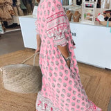 MANA | MIDILANGE CHIQUE FLORALEN JURK MET V-HALS